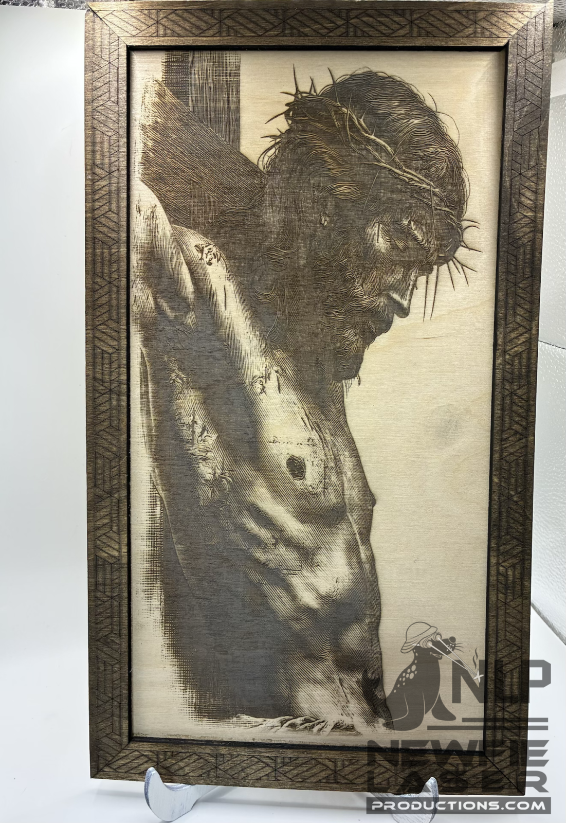LASER ENGRAVE 3D ILLUSION JESUS ON THE CROSS PROCESSED ON PINE INCLUDES FRAMES & STAND 10X14